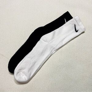 New Nike Socks in White and Black Set